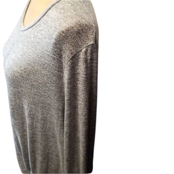 Ava&Viv v neck long sleeve top in gray heathered fabric size 2X (oversized) - Picture 3 of 7